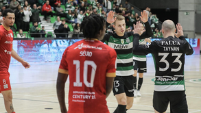 Sporting goleia Caxinas e iguala Benfica no topo da Liga Placard de futsal