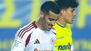 Grécia: Olympiacos vence Panetolikos com golo de Chiquinho e regressa à liderança a Liga