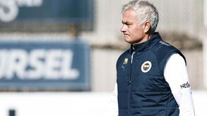 Mourinho tem 40 milhões para reforços e já definiu prioridade: ex-Benfica pode voltar à Turquia