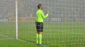 Equipa de arbitragem para a retoma do Nacional-FC Porto tem uma alteração