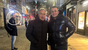 Hugo Viana 'apanhado' com Txiki Begiristain em Manchester