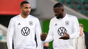 Com amigos assim: Jonathan Tah diz que jogos mentais de Rüdiger são asquerosos