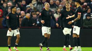 Aston Villa bate West Ham do estreante Potter e segue em frente na Taça de Inglaterra