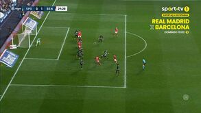 Schjelderup leva a melhor sobre Eduardo Quaresma e inaugura o marcador no dérbi com um grande golo