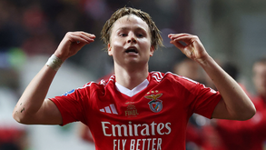 O enigmático festejo de Schjelderup após marcar ao Sporting na final da Allianz Cup