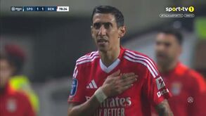 Di María ouviu provocações da bancada e reagiu a bater no símbolo do Benfica