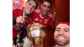Otamendi celebra no balneário com Di María e Rollheiser: «Agora é hora de uma cervejinha»