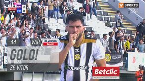 Zé Vítor saltou mais alto que toda a defesa do FC Porto e aumentou a vantagem do Nacional