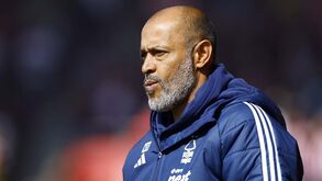Arne Slot rendido ao Nottingham de Nuno Espírito Santo: «Merecem ser tratados como candidatos ao título»