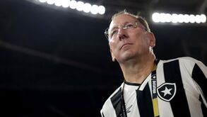 PSG responde a John Textor: «É uma pena que não se possa comprar classe e elegância...» 