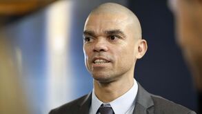 Pepe lembra conversa com João Moutinho na final do Euro'2016: «Tem que entrar o Éder...»