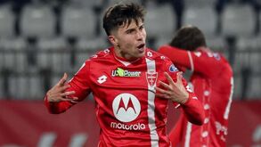 Monza surpreende Fiorentina e volta a vencer na Serie A quase três meses depois