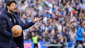 «Não se troca de treinador como quem come tremoços»: nação portista apoia continuidade de Vítor Bruno