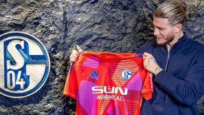 Loris Karius assina pelo Schalke 04 até ao final da temporada