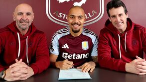 Malen deixa o Borussia Dortmund e ruma ao Aston Villa