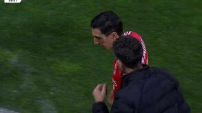 Di María saiu lesionado antes do intervalo no Farense-Benfica