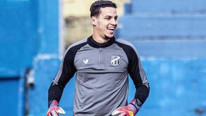 Portimonense garante guarda-redes e médio