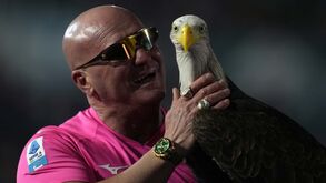 Após ser despedido pela Lazio, Juan Bernabé tranca-se no quarto e mostra 