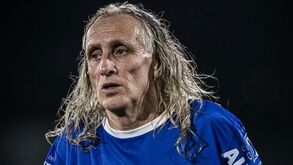 Continua a jogar futebol aos 62 anos e garante: «Cristiano Ronaldo e eu somos parecidos»
