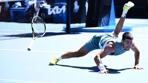 Grande momento de Alcaraz no encontro com Nuno Borges: as imagens de uma queda 'artística'