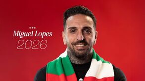Miguel Lopes renova por mais um ano com o E. Amadora