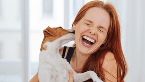 Hoje é dia do Riso: esta é a prova de que os nossos amigos patudos nos fazem rir mais do que tudo!