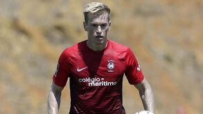 Douglas Grolli a caminho do Portimonense