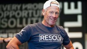 Lance Armstrong celebra um ano do fim da 