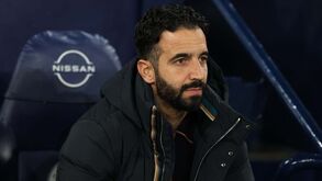 Ferdinand pede que Amorim 'despache' três jogadores do Man. United: «As más energias espalham-se...»