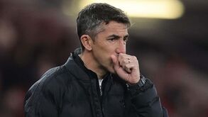 O onze do Benfica para o jogo com o Barcelona: Di María e Barreiro no banco