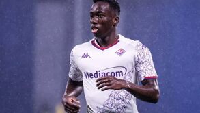 Michael Kayode troca Fiorentina por Brentford