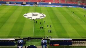 Sporting faz o reconhecimento do relvado e... é recebido em festa: palmas e gritos pelo titular Harder