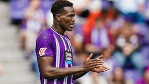 Bronca em Valladolid: Man. City desvia Juma Bah e espanhóis 'explodem'