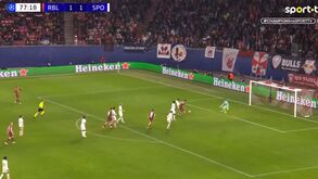 Nem deu para o Sporting saborear o empate: Poulsen voltou a deixar o Leipzig na frente num lance confuso