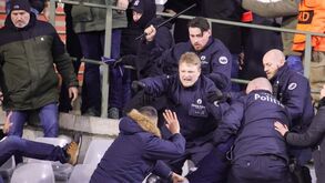 Caos em campo e fora dele: houve carga policial nas bancadas no St. Gilloise-Sp. Braga