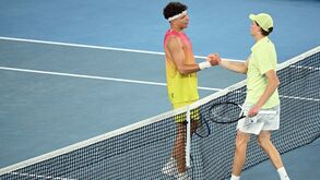 Sinner derrota Shelton e junta-se a Zverev na final do Open da Austrália