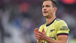 Conhecer os cantos à casa: Cédric Soares assiste ao jogo do São Paulo