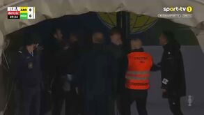 César Peixoto foi expulso e pegou-se com elemento da equipa técnica do Arouca no túnel: GNR teve de intervir