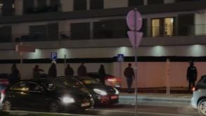 Insultos à chegada e saída com muitos polícias a controlar: assim foi o regresso do Benfica à Luz após a derrota