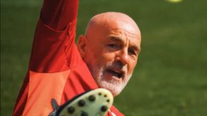 Stefano Pioli quis jogar com o Al Nassr no treino... e acabou no chão