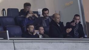 As imagens de Martín Anselmi na tribuna do Dragão para assistir ao FC Porto-Santa Clara