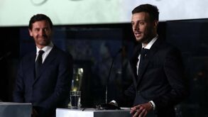 Anselmi pede mais vitrinas no Museu e AVB responde: «Esperemos que seja para o Mundial de Clubes...»