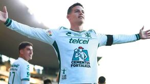 James brilha no León: Já tem direito a camisola especial