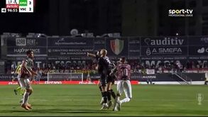V. Guimarães atira-se às arbitragens: «São demasiados erros. Basta!»