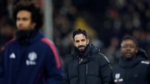 Amorim e a fase difícil no Manchester United: «Em Portugal, os jogadores nem conseguiriam sair à rua...»