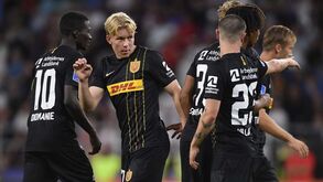 Notícia Record: Benfica ataca Daniel Svensson para a esquerda da defesa