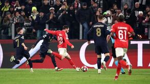 Apenas Trubin não participou na jogada do 2-0 do Benfica: os 22 passes antes do golo de Kökçü