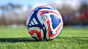 FIFA apresenta bola para o Mundial de Clubes com as cores dos Estados Unidos 