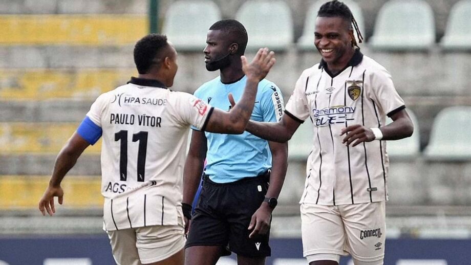 Paulo Vítor felicita Chico Banza 