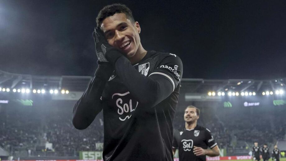 Vítor Pinto, subdiretor de Record, revela detalhes sobre transferência do jogador vimaranense